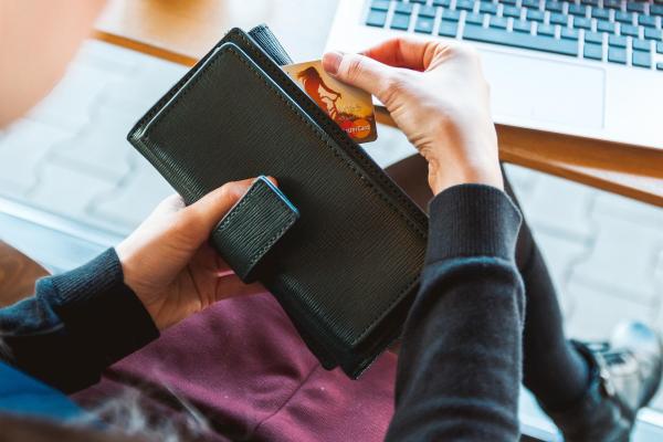 Wat gebeurt er met een bankrekening na overlijden? Een handig overzicht