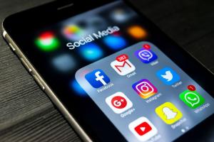 Hoe sluit u social media accounts na overlijden definitief af?
